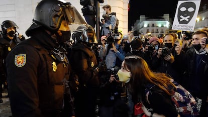 Manifestación por la detención del rapero Pablo Hasel, que ayer ingresó en prisión, condenado por delitos de enaltecimiento del terrorismo e injurias a la Corona, este miércoles en la madrileña Plaza de Sol.