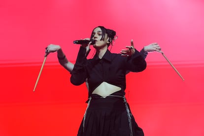 La cantante badalonesa Maria Arnal presenta 'Ama', su primer disco en solitario durante el concierto ofrecido en la segunda jornada del Sónar Festival, celebrada este viernes en Barcelona.
