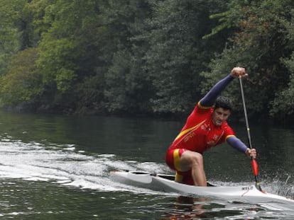 David Cal se entrena en el río Lérez, en Pontevedra.