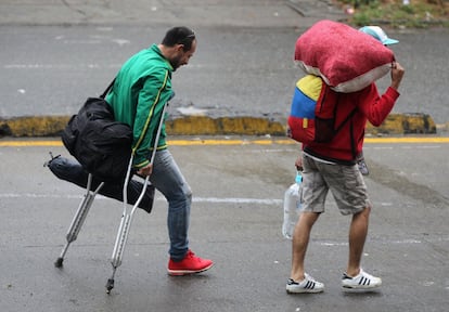 Colombia es otra de las vías de escape para los venezolanos. Según el control Migratorio ubicado en el Puente Internacional Simón Bolívar, el promedio diario de personas que entran y salen del país por allí es de 50.000.
