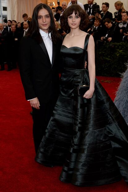 Olivier Theyskens y Felicity Jones.