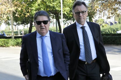 José Luis Olivas llega a la Ciudad de la Justicia de Valencia.