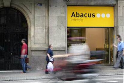 Librería de la cooperativa Abacus, en la calle de Balmes de Barcelona.