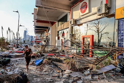 Las calles de Acapulco, en México, tras el paso del huracán Otis, el pasado jueves.