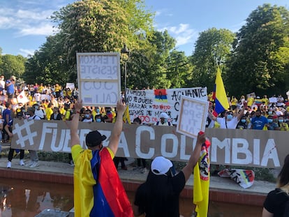 Concentración de colombianos en la puerta de Alcalá
