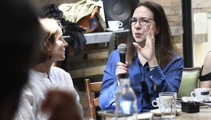 La estadounidense Lorrie Moore, en la librería Eterna Cadencia de Buenos Aires.