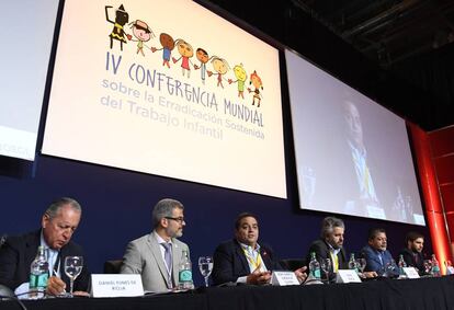 Mesa de la IV Conferencia mundial sobre la erradicaci&oacute;n del trabajo infantil.
