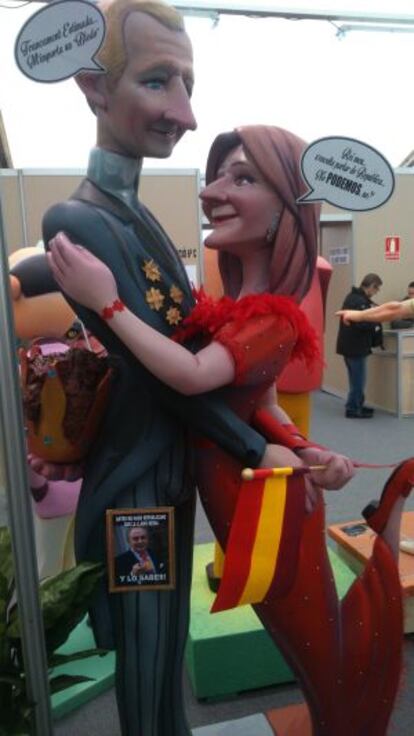 Escena con ninots de los Reyes de España.