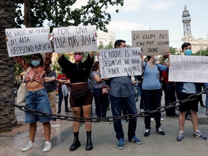 Manifestación en Valencia en junio 2021 en protesta por el precio de la luz.