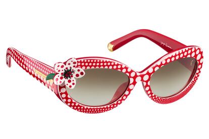 Estas gafas de sol inspiracin a?os 50, de color rojo con lunares blancos son de Louis Vuitton y cuestan 410 euros.