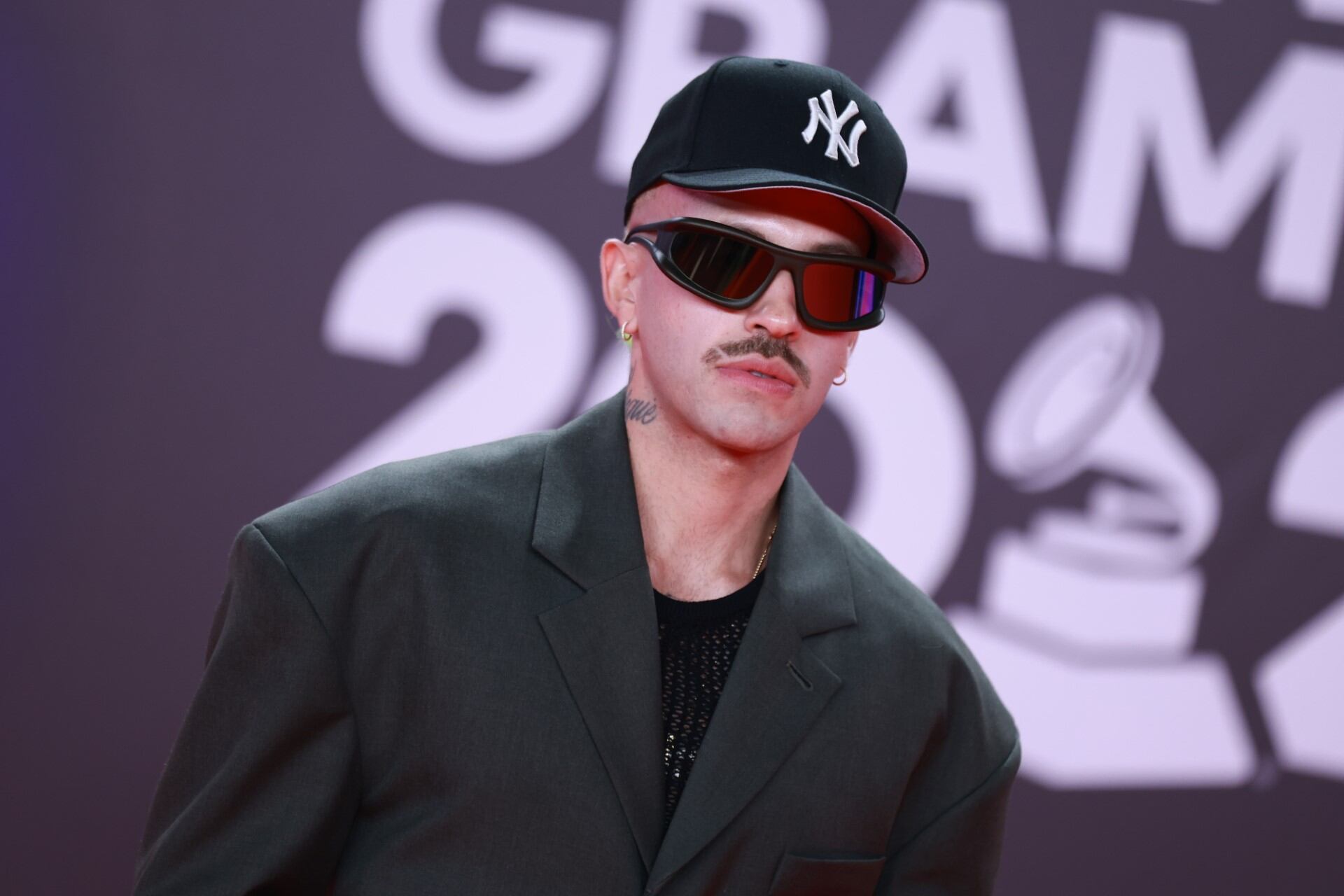 Feid, en la gala de los premios Grammy 2023.