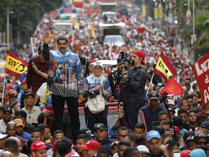 El presidente Nicolás Maduro saluda a la multitud, durante el mitin de lanzamiento oficial de campaña presidencial, en Caracas, (Venezuela), el 4 de julio de 2024.