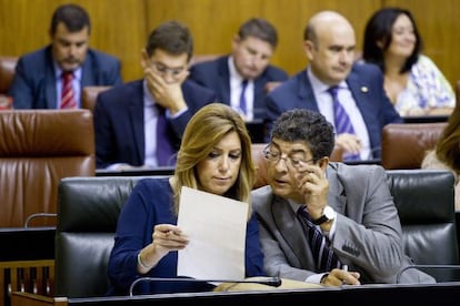 Susana Díaz y el vicepresidente de la Junta, Diego Valderas, en el debate sobre el estado la Comunidad, en septiembre de 2014.