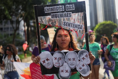 En las principales calles de S?o Paulo las mujeres han salido a protestar exigiendo mejores condiciones en el acceso a la justicia en Brasil.