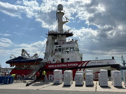 El buque de OpenArms amarrado en un puerto de Chipre, listo para zarpar este sábado hacia Gaza.