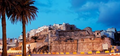 La muralla de T&aacute;nger tiene la mejor vista desde el puerto urbano, a tiro de piedra de la medina vieja.