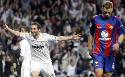 Higua&iacute;n celebra el primer gol del Madrid.