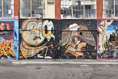 El fundador de 5pointz, Meres One, organiza tours guiados explicando el significado de cada uno de los grafitis m&aacute;s valiosos. Adem&aacute;s, este recorrido acaba en el &aacute;tico del edificio, que cuenta con unas vistas inolvidables de Manhattan.