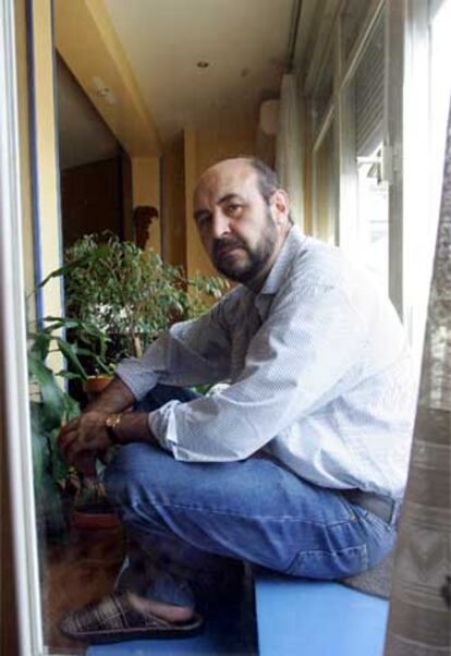 Ladislao Martínez, en su casa de Madrid.