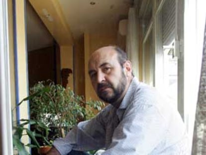 Ladislao Martínez, en su casa de Madrid.