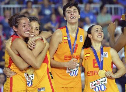 Members of the Spanish team celebrate their victory in Orchies on Sunday.