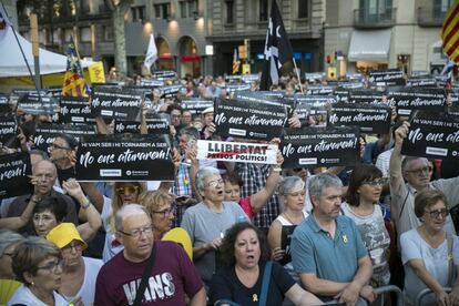 Concentración de ANC y Òmnium por la libertad de los presos del procés este jueves.