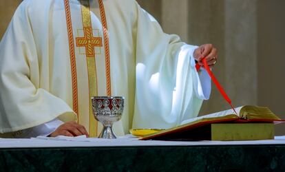 Un sacerdote, en una imagen de archivo.