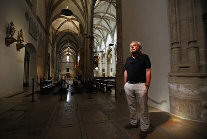 Julio Llamazares, este martes en la catedral magistral de Alcalá de Henares.