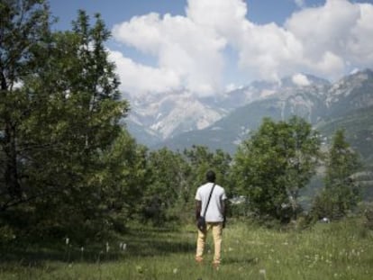 Viaje por una frontera natural entre Francia e Italia, lugar de paso de inmigrantes y motivo de tensión entre los dos países