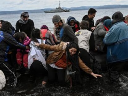 Cientos de refugiados se agolpan en el límite entre Grecia y Turquía en un intento desesperado de llegar a la UE
