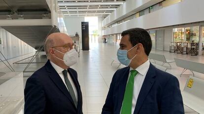 El director general de Aena, Javier Marín, con el consejero de Fomento de la Región de Murcia, José Ramón Díez de Revenga.