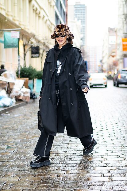 Bella Hadid, con ropa de Wardrobe.NYC en 2020 en Nueva York.