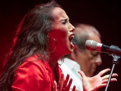 La cantaora cordobesa Rocío Crespillo Luna durante la actuación con la que ganó la 'Lámpara Minera' de la final del Festival Internacional del Cante de las Minas de La Unión, la noche del viernes.