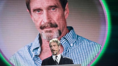 John McAfee, durnate una conferencia en Pekín en 2016.