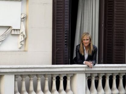 Cristina Cifuentes, en uno de los balcones interiores de la Delegación del Gobierno en Madrid.