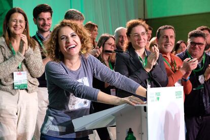La secretaria general del PSOE-A, María Jesús Montero, en la clausura del Congreso del PSOE de Sevilla, este sábado en Bormujos.
REMITIDA / HANDOUT por PSOE DE SEVILLA
Fotografía remitida a medios de comunicación exclusivamente para ilustrar la noticia a la que hace referencia la imagen, y citando la procedencia de la imagen en la firma
05/04/2025
