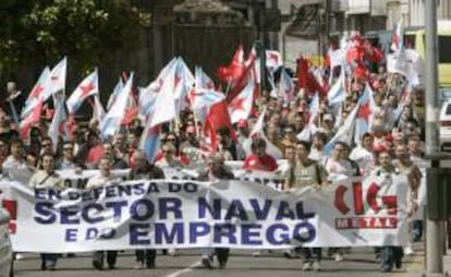 Manifestación por las calles de Santiago para defender la situación de los astilleros de la comunidad gallega. EFE/Archivo