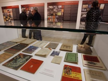 La exposicion sobre el final de la Guerra Civil instalada en la sala Aifos del campus de Alicante.