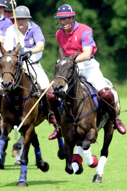 Como complemento a su pasin por la equitacin es un gran jugador de polo.?