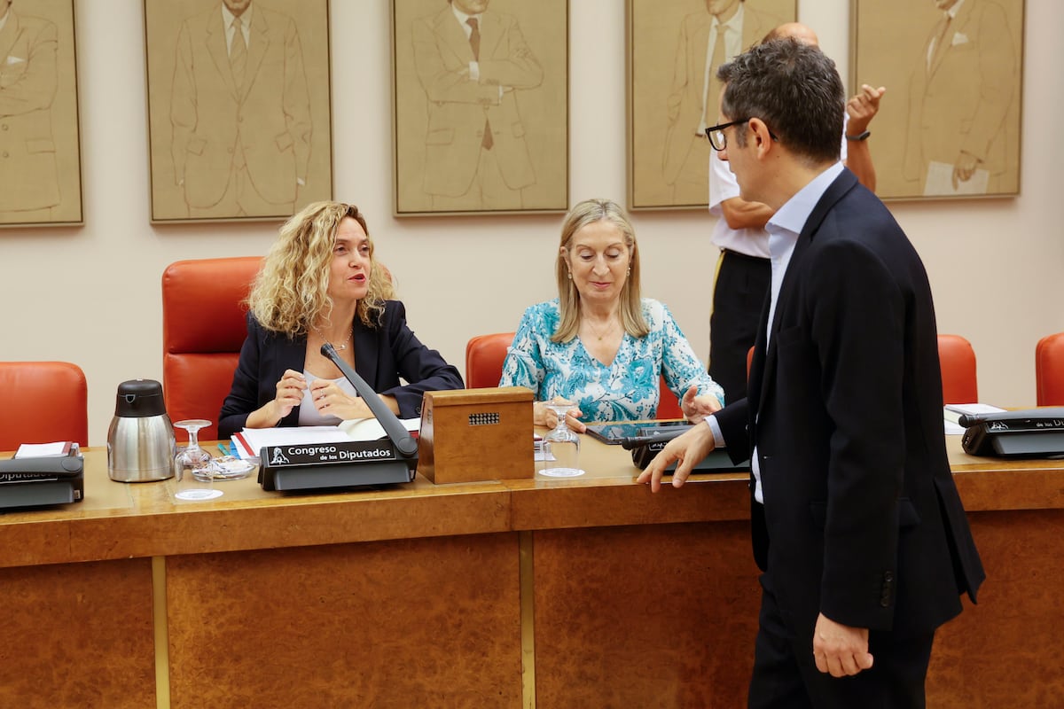 El Constitucional censura el bloqueo legislativo del Gobierno de Sánchez por alargar 71 veces el plazo para enmendar una ley de la pandemia