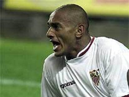 Darío Silva se queja en el partido ante el Valladolid.