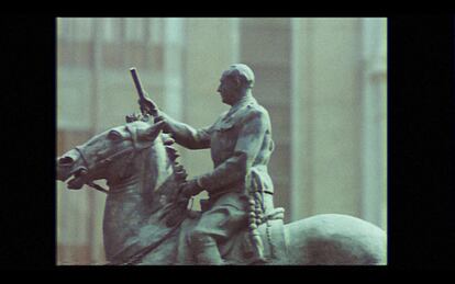 La estatura de Franco en imágenes de la época reproducidas por el documental.