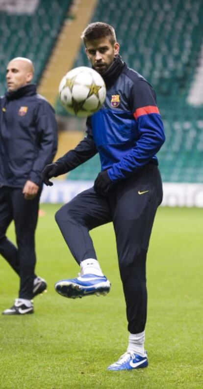 Piqué, durante el entrenamiento en Glasgow.