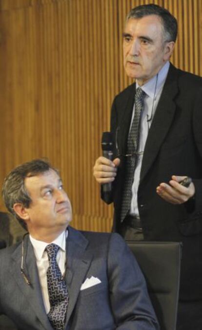 César González Bueno, en primer plano, y José María Castellano.