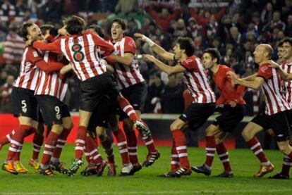 Los jugadores del Athletic celebran su pase a la final