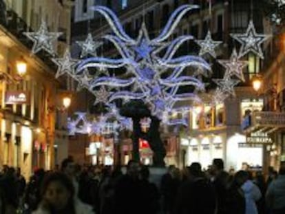 Calles y comercios con ambiente navide&ntilde;o.