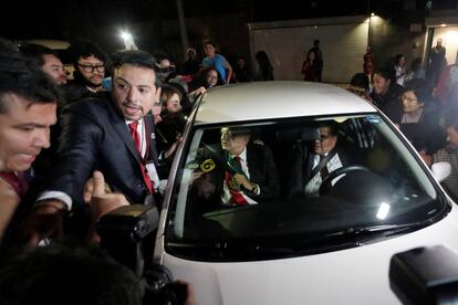 López Obrador llega a su casa al sur de la Ciudad de México.