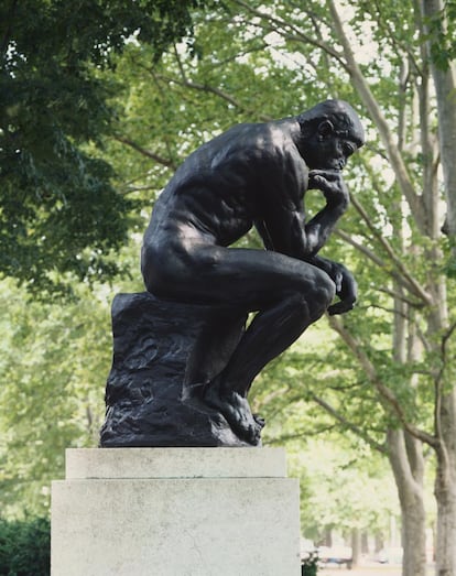 'El Pensador', de Rodin, en los jardines del museo en Filadelfia (EE UU).