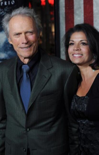 Clint Eastwood junto a Dina Ruiz.