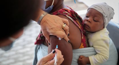 Vacunación en Johannesburgo (Sudáfrica) al inicio de este mes de diciembre.